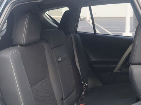 Used 2018 Toyota RAV4 LE AWD/4WD image 31