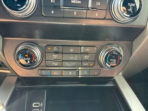 Used 2020 Ford F150 Lariat w/ Equipment Group 502A Luxury AWD/4WD image 11