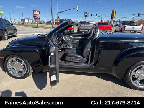 Used 2005 Chevrolet SSR w/ Preferred Equipment Group image 91