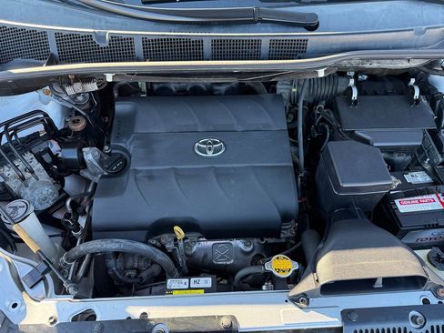 Used 2015 Toyota Sienna XLE Premium AWD/4WD image 85