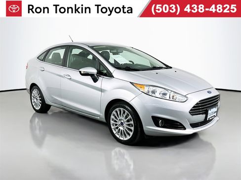 Used 2015 Ford Fiesta Titanium image 1