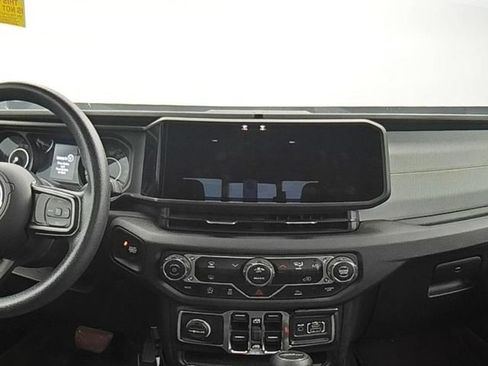 Used 2025 Jeep Gladiator Sport AWD/4WD image 18