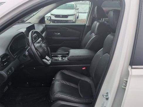 Used 2025 Honda Pilot EX-L image 11