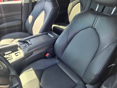 Used 2024 Toyota Grand Highlander XLE FWD image 13