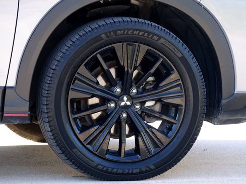 Used 2020 Mitsubishi Eclipse Cross LE image 29