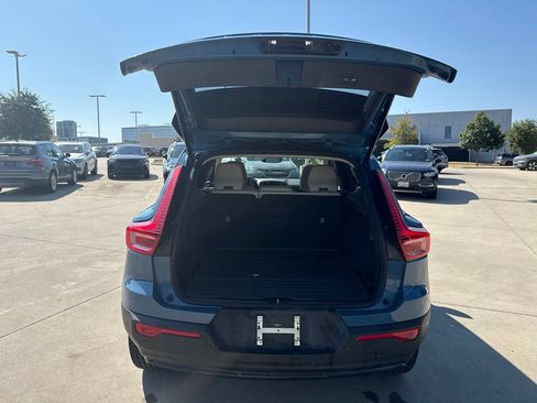 Used 2025 Volvo XC40 B5 Ultra w/ Protection Package Premier AWD/4WD image 9