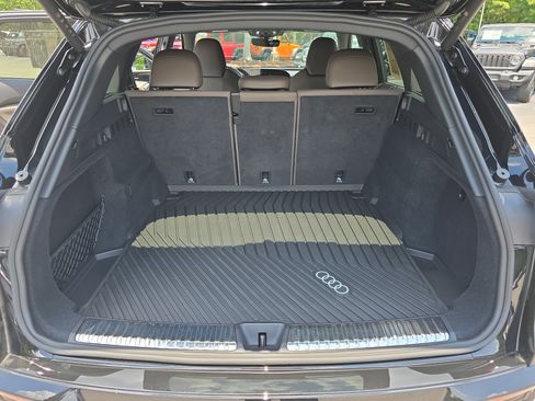 Used 2025 Audi Q5 Premium Plus w/ Premium Plus AWD/4WD image 12