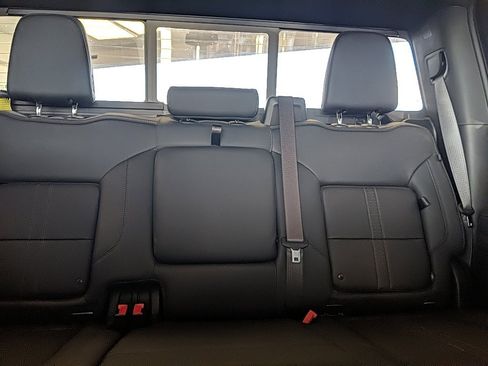 Used 2024 Chevrolet Silverado 1500 High Country image 31