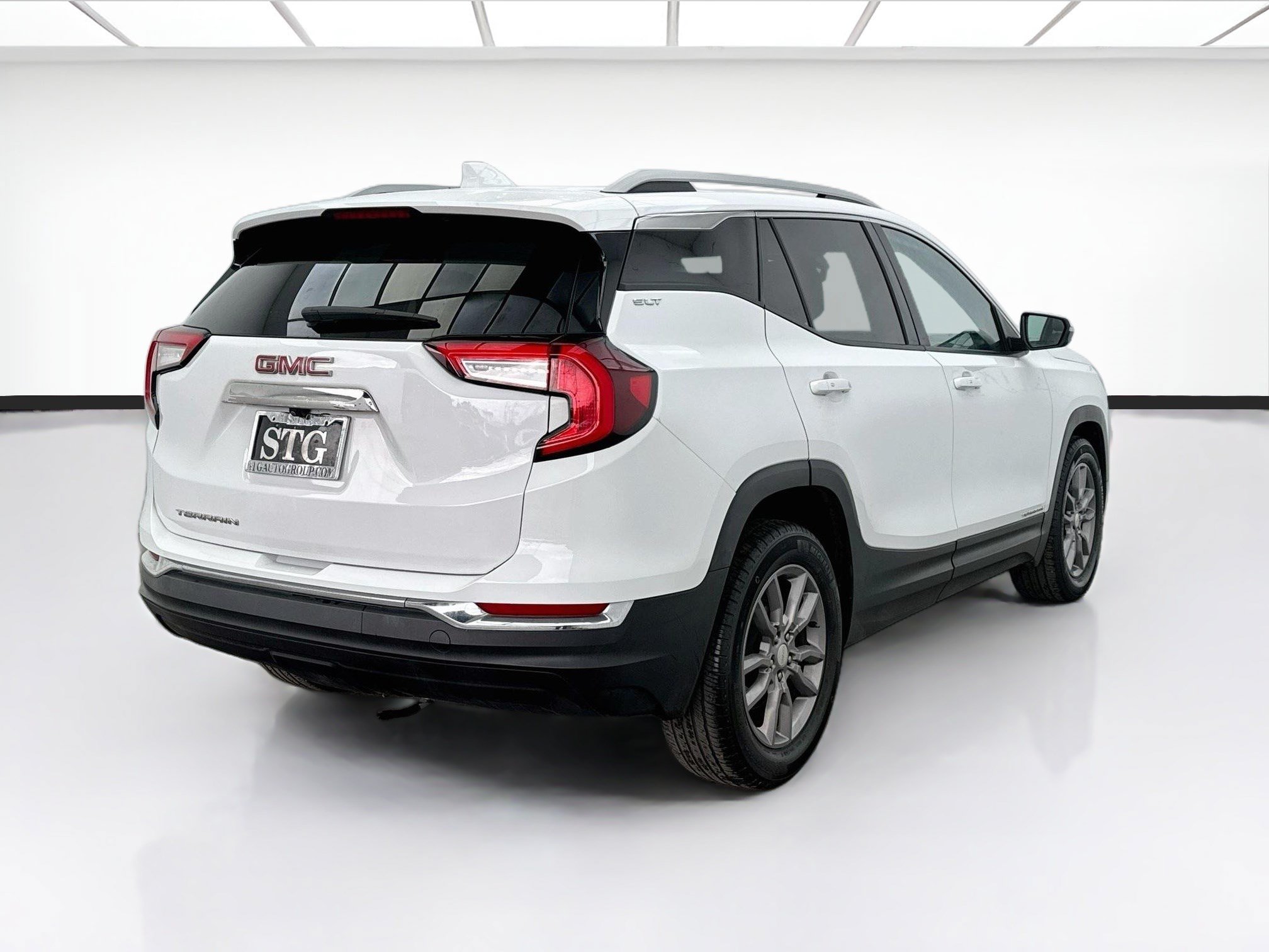 Used 2024 GMC Terrain SLT FWD image 4