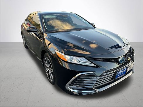 Certified 2022 Toyota Camry XLE image 6