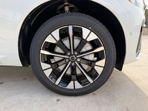 New 2026 Volvo XC60 B5 Plus w/ Protection Package Premier AWD/4WD image 7
