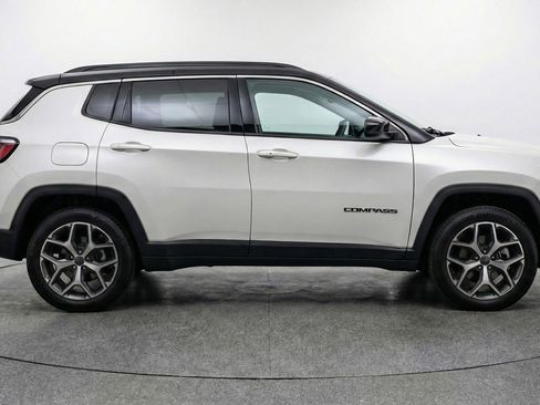 Used 2025 Jeep Compass Limited AWD/4WD image 11