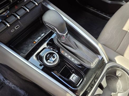 Used 2025 Chevrolet Colorado ZR2 w/ Technology Package image 32