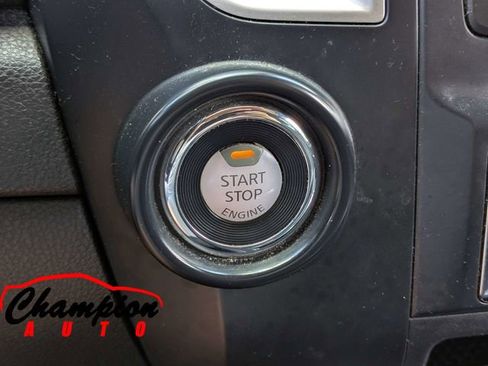Used 2019 Nissan Titan SV w/ SV Convenience Package RWD image 30