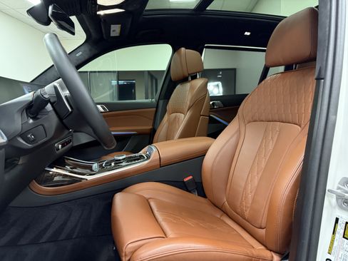 Used 2024 BMW X7 xDrive40i w/ M Sport Package AWD/4WD image 13