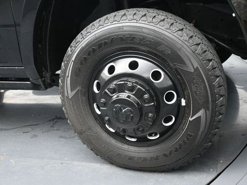 Used 2025 RAM 3500 Limited AWD/4WD image 38
