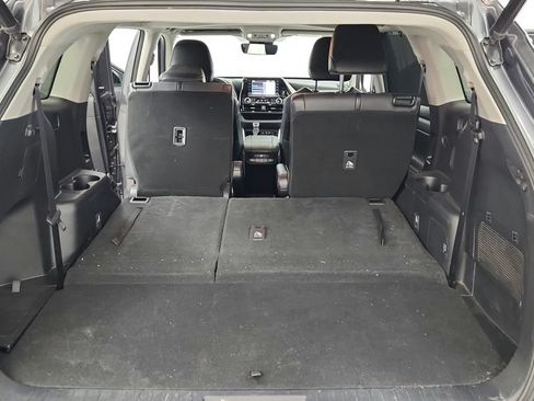 Used 2021 Toyota Highlander XLE FWD image 38