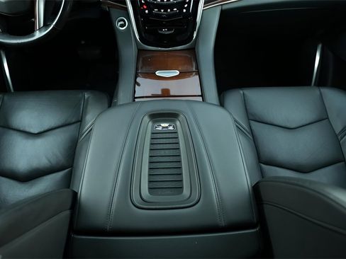 Used 2020 Cadillac Escalade ESV 4WD image 44