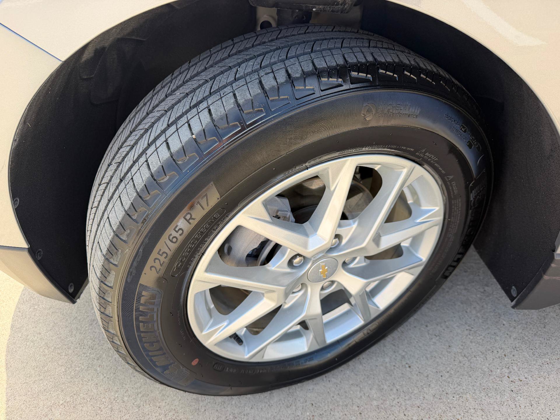 Used 2023 Chevrolet Equinox LS w/ LS Convenience Package FWD image 10