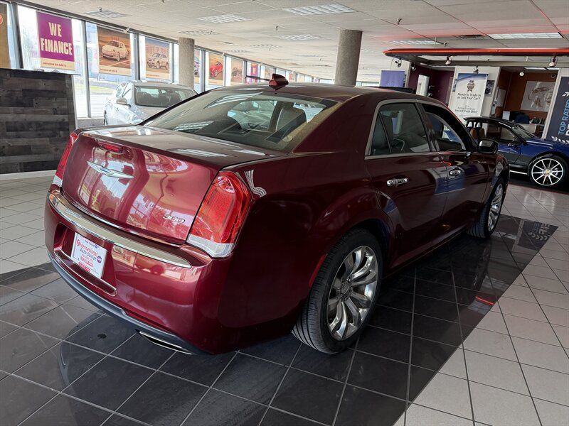Used 2019 Chrysler 300 Limited RWD image 6