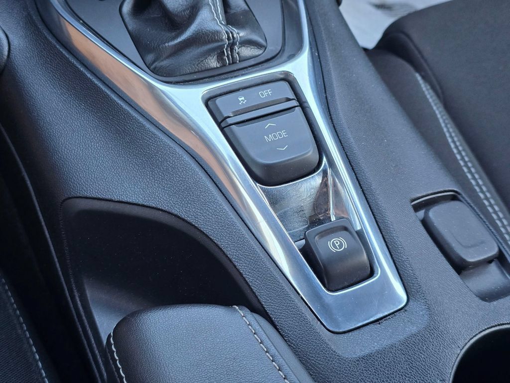 Used 2020 Chevrolet Camaro LT RWD image 21
