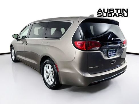 Used 2017 Chrysler Pacifica Touring Plus w/ Tire & Wheel Group FWD image 5