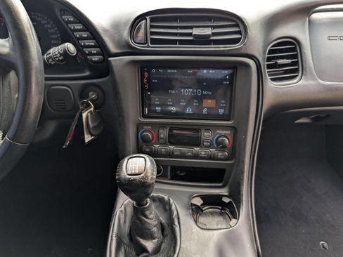 Used 2000 Chevrolet Corvette Base 2dr Coupe w/ Roof Pkg image 19