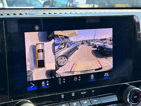 Used 2023 Chevrolet Colorado Trail Boss w/ Technology Package AWD/4WD image 17