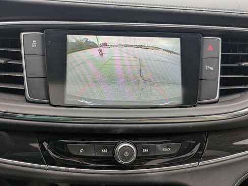 Used 2019 Buick Enclave Essence FWD image 15