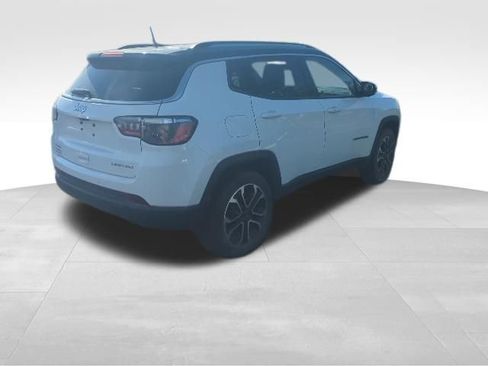 Used 2022 Jeep Compass Limited image 9