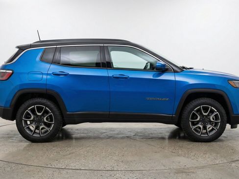 Used 2025 Jeep Compass Trailhawk AWD/4WD image 11