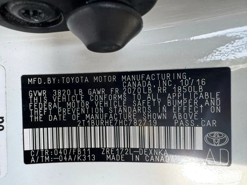 Used 2017 Toyota Corolla LE w/ Body Protection Package FWD image 33