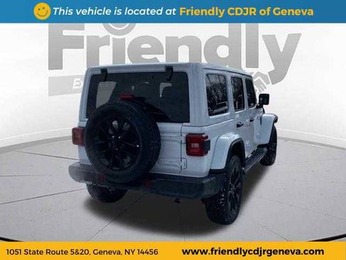 Used 2025 Jeep Wrangler Sahara image 5