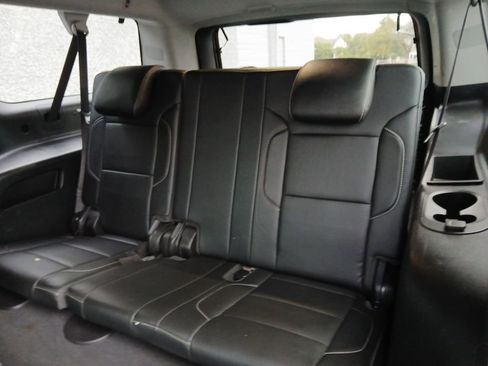 Used 2020 Chevrolet Suburban LT image 5