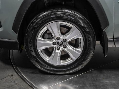 Certified 2021 Toyota RAV4 XLE FWD image 10