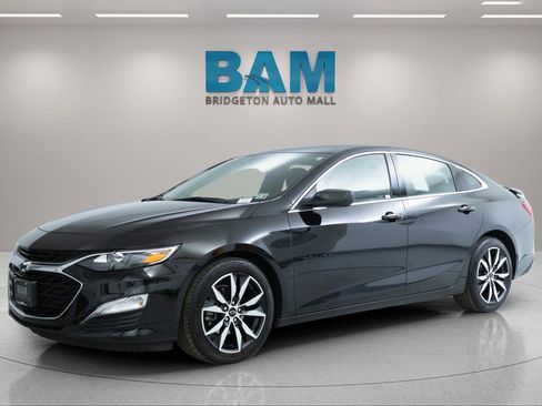 Used 2025 Chevrolet Malibu RS image 3