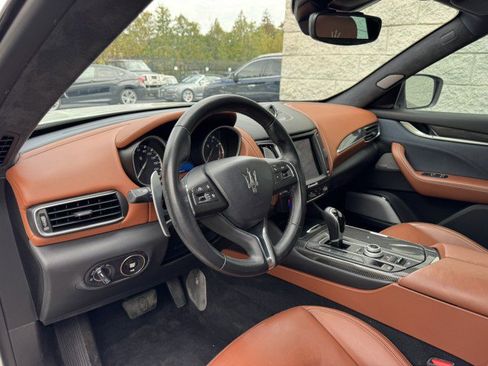Used 2017 Maserati Levante S image 5