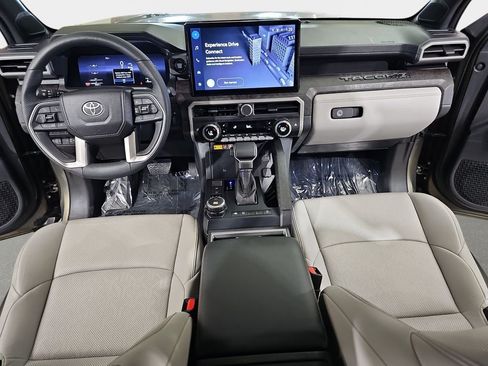 Used 2025 Toyota Tacoma Limited AWD/4WD image 10