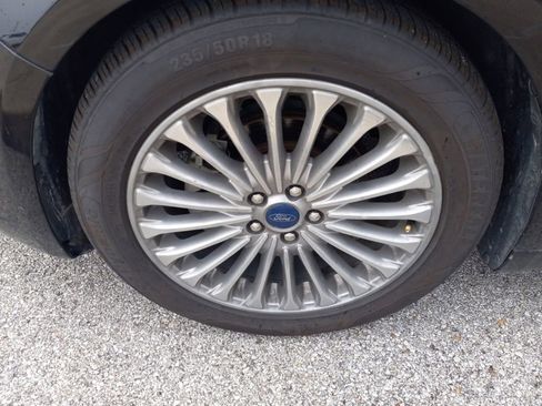 Used 2020 Ford Fusion SE image 15