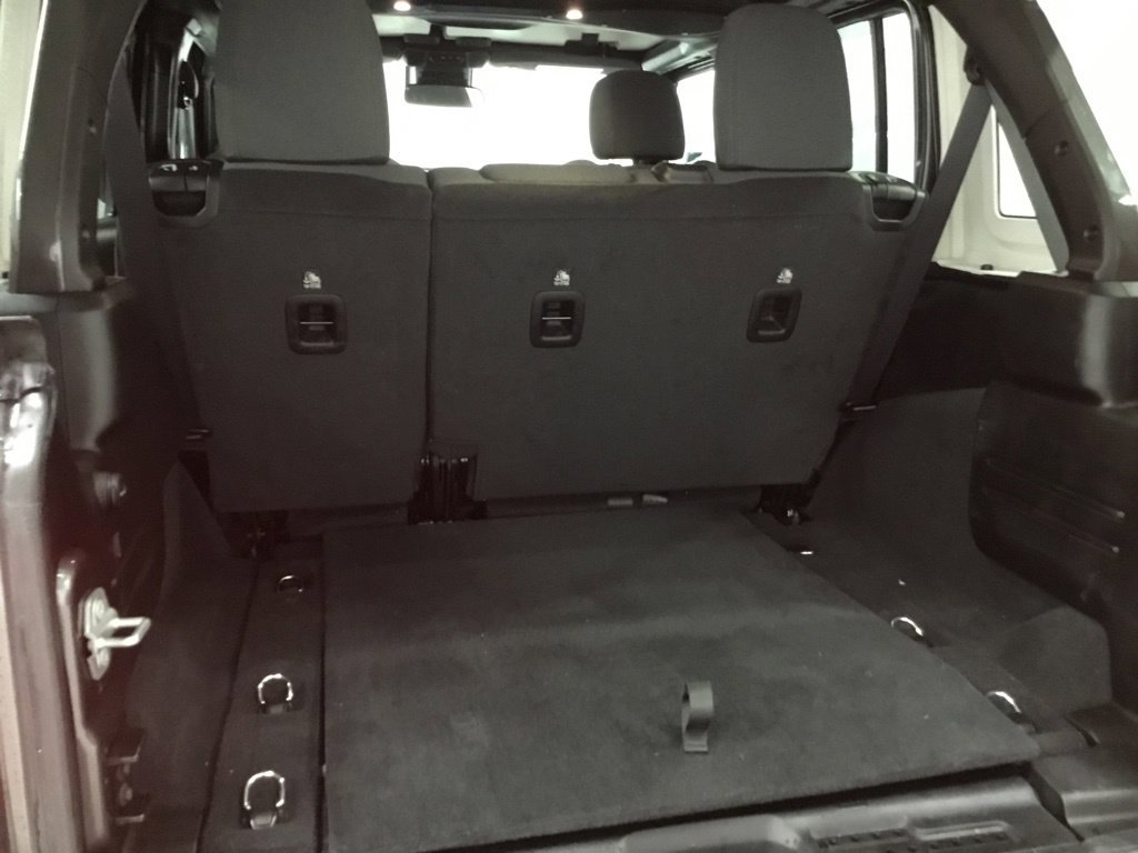 Used 2025 Jeep Wrangler Unlimited Sport AWD/4WD image 16