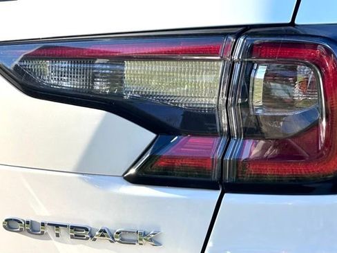 Used 2022 Subaru Outback Limited image 13