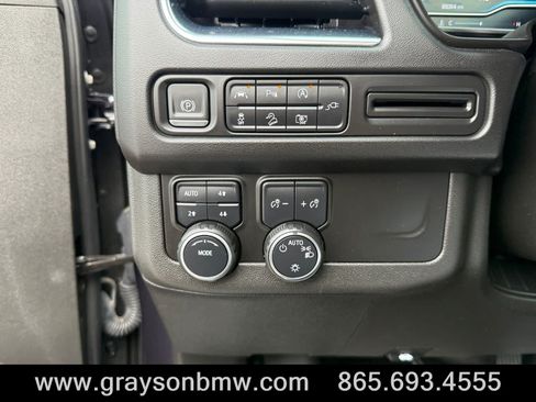 Used 2022 Chevrolet Tahoe Z71 w/ Luxury Package AWD/4WD image 32