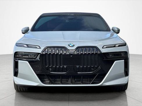 Used 2023 BMW 740i w/ Parking Assistance Package RWD image 8