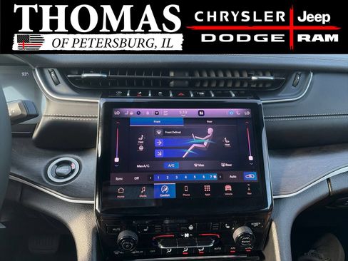 Used 2025 Jeep Grand Cherokee L Limited w/ Black Appearance Package AWD/4WD image 17