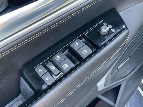 Certified 2024 Jeep Wagoneer Series II w/ Flexible Seating Group image 25