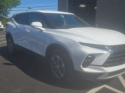 Used 2025 Chevrolet Blazer LT AWD/4WD image 3