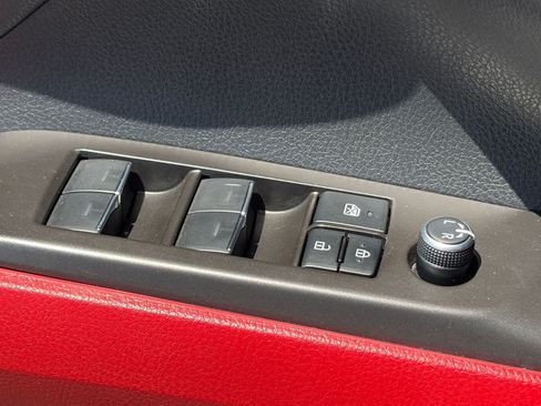 Used 2022 Toyota Camry XSE FWD image 7