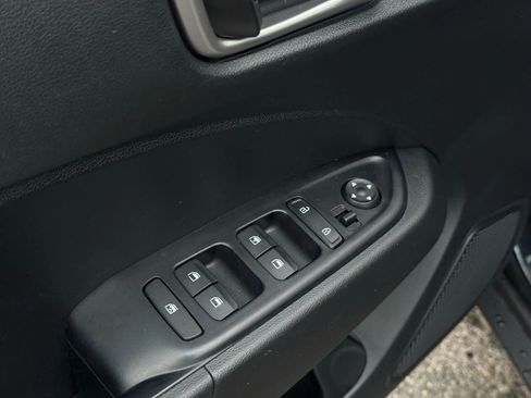 Used 2023 Hyundai Venue SE w/ Cargo Package image 17