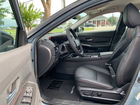 New 2026 Nissan Sentra SR w/ SR Premium Package FWD image 19