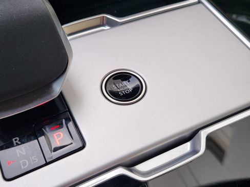 Certified 2025 Land Rover Range Rover SE image 21